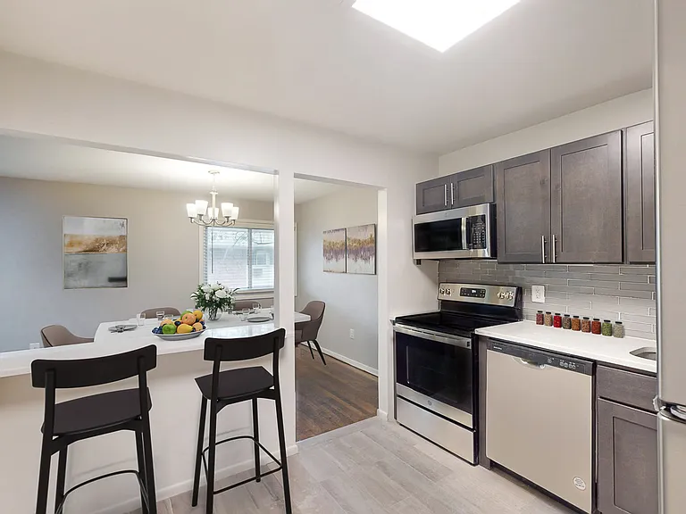 Carlton Apartments — Photo 13