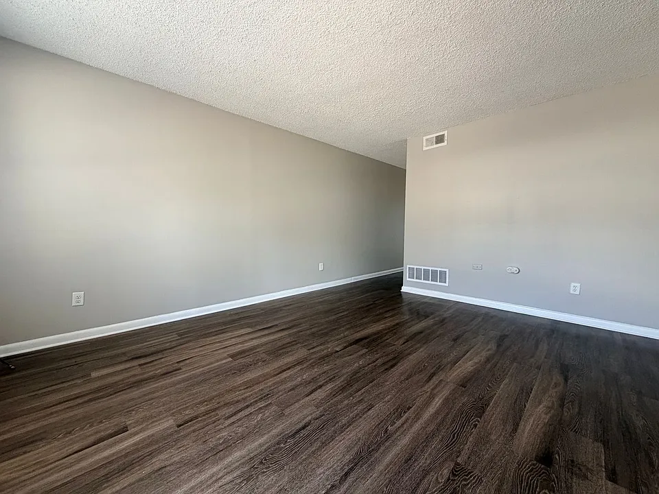 670 Hobbs Dr