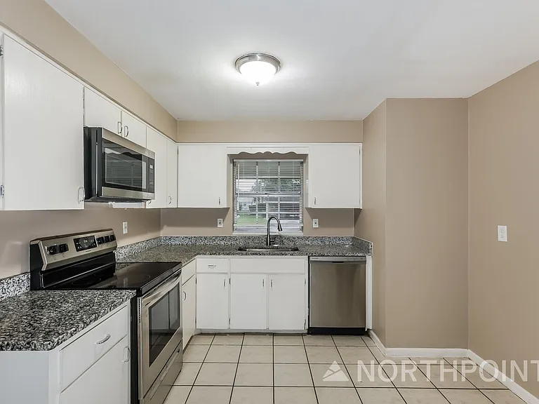 631 Carey Pl — Photo 7
