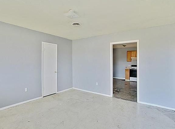3rd image of 2235 Kraft Pl