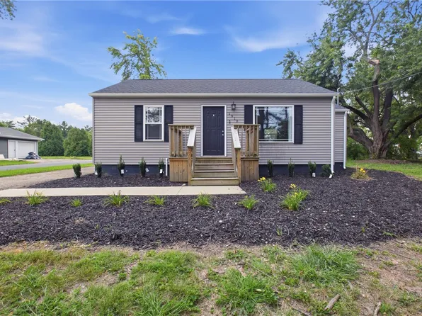 1910 Harrison Ave, Charleston, IL 61920