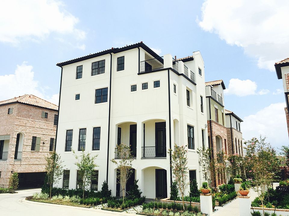 Distinctive Stucco Facade!!