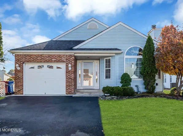 170 Chesterfield Lane, Toms River, NJ 08757