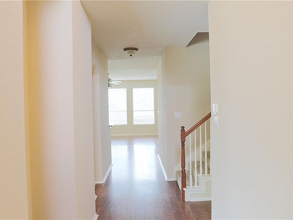 4th image of 2408 Tahoe Ln