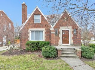 1659 Hollywood Ave, Grosse Pointe Woods, MI 48236