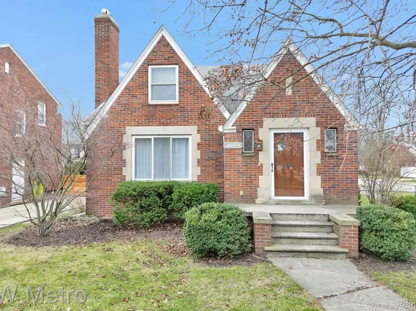 1659 Hollywood Ave, Grosse Pointe Woods, MI 48236