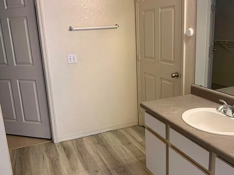 6001 Westgate Dr #2121 — Photo 3