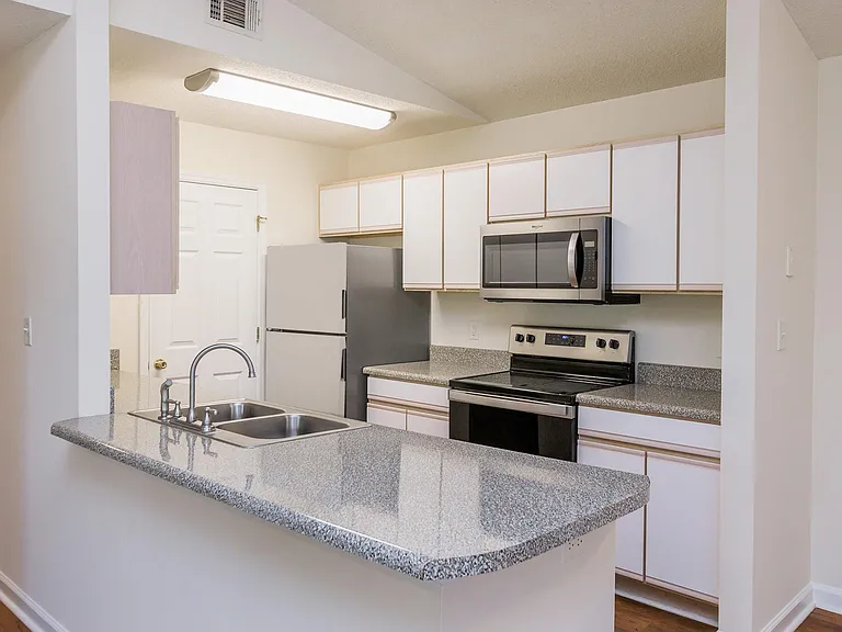 Baytree Condominiums — Photo 36