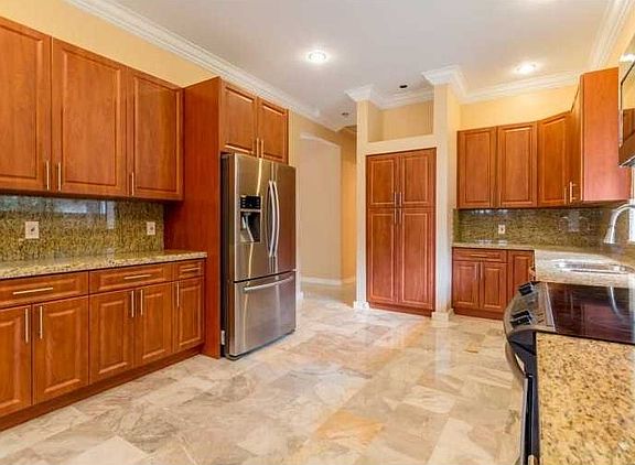 5th image of 2433 Chesapeake Cir