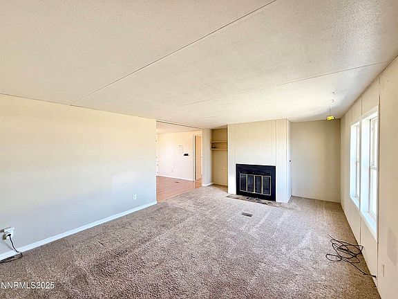 4th image of 420 E 3rd St