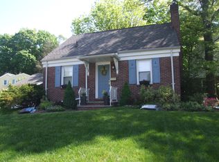 24 Dean Dr, Tenafly, NJ 07670