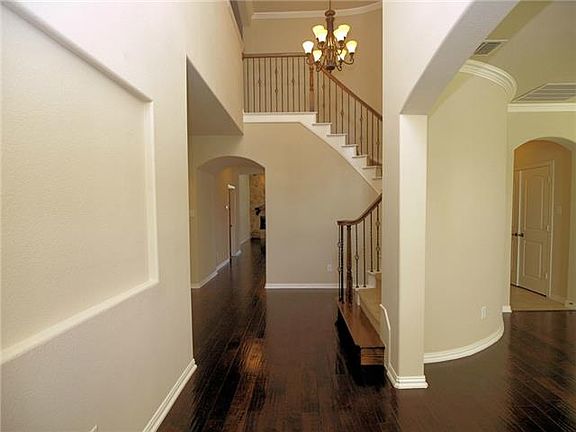 2nd image of 1009 Lake Hollow Dr
