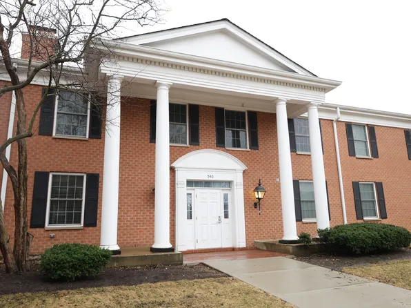 540 Devonshire Ln APT 9, Crystal Lake, IL 60014