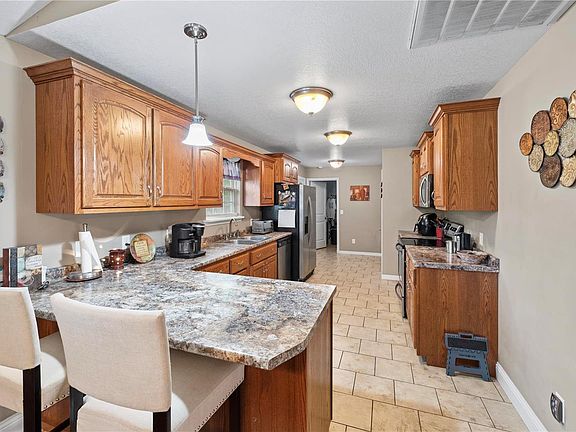 5th image of 975 Sunny Valley Ln