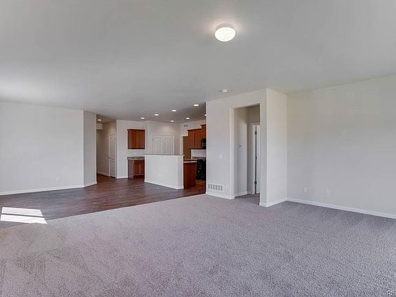 3rd image of 9527 Dahlia Ln
