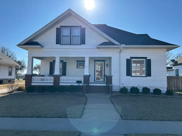 211 E 2nd St, Ellinwood, KS 67526