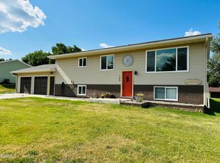 108 6th Ave NW, Watford City, ND 58854