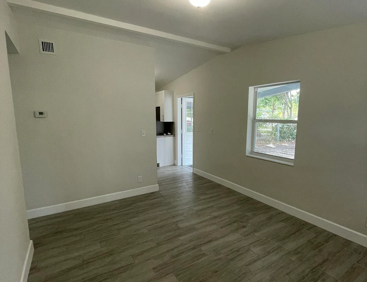 3 bed, 1.0 bath, 700 sqft, $2,999 — Photo 3
