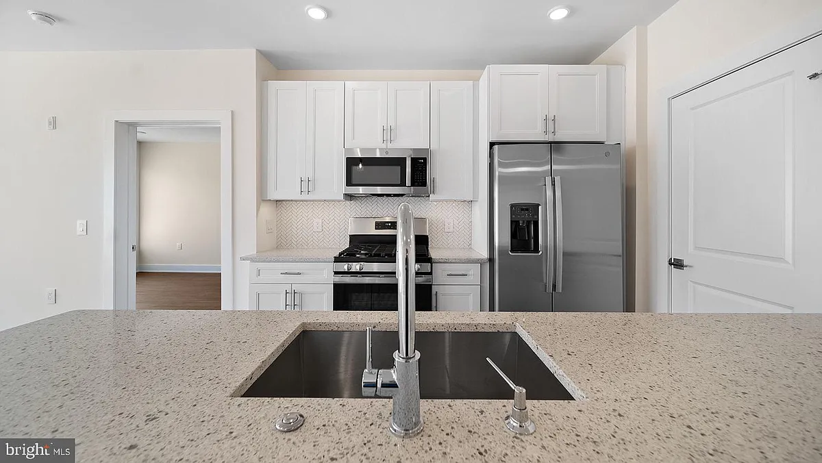 Building Photo - 1148 N 2nd St #3H