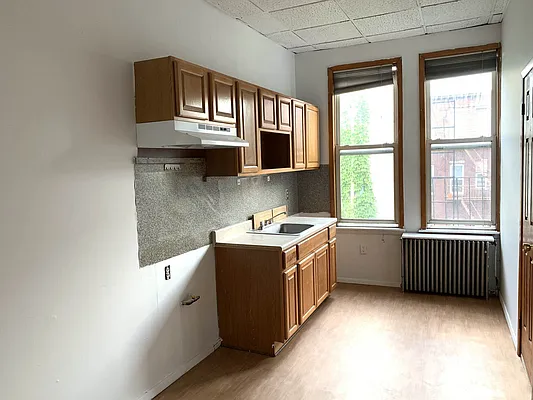 Rented by Capri Jet Realty Corp | media 16