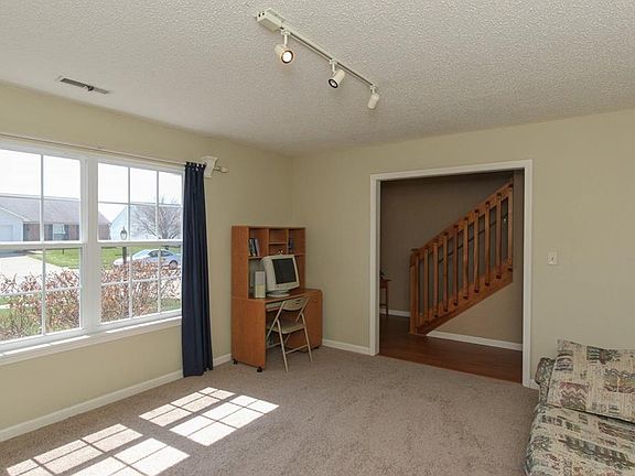4th image of 7706 Blue Willow Dr