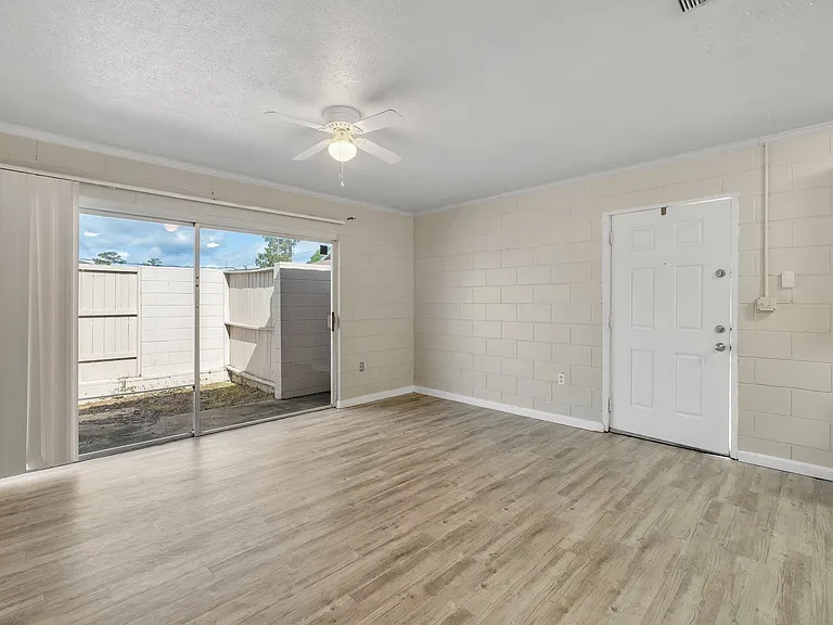 2241 W Pensacola St #6 — Photo 8