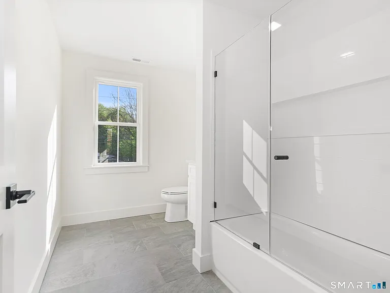 325 Coram Ave #C — Photo 9