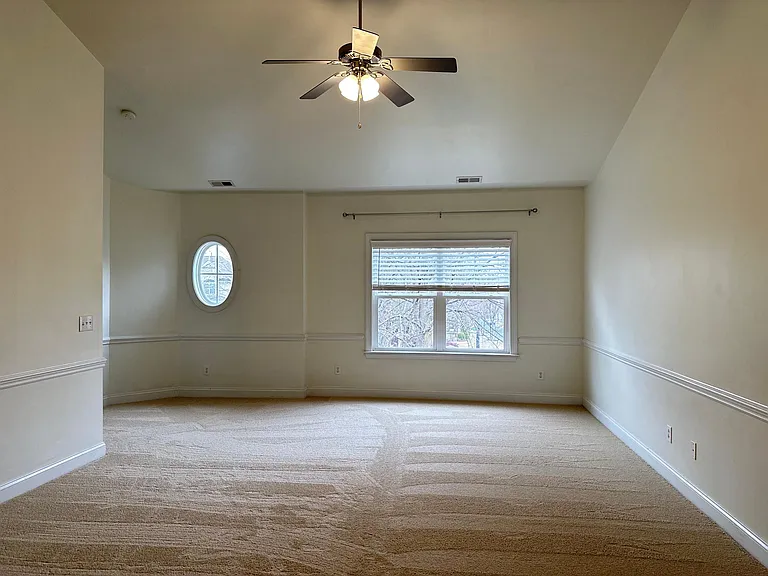 8124 Lynwood Sq — Photo 22