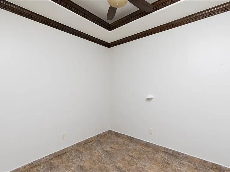 208 Thornwood Loop — Photo 14