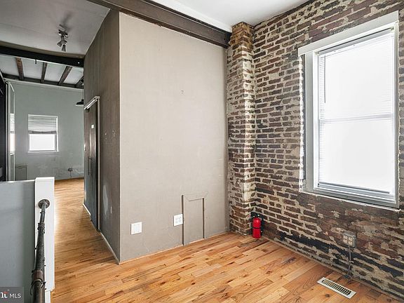 5th image of 1127 S 7th St