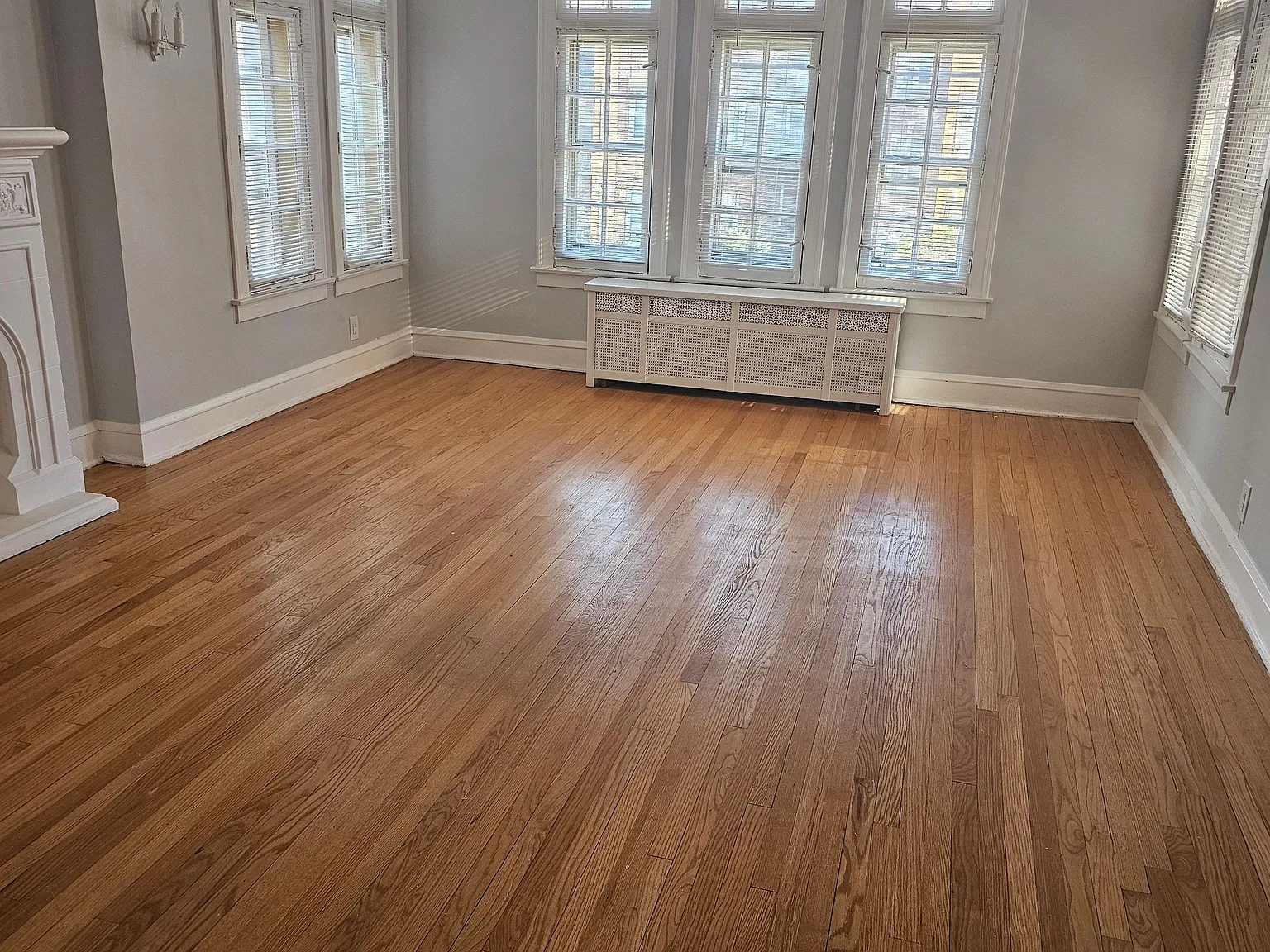 3 bed, 1.0 bath, 1100 sqft, $1,950 — Photo 2