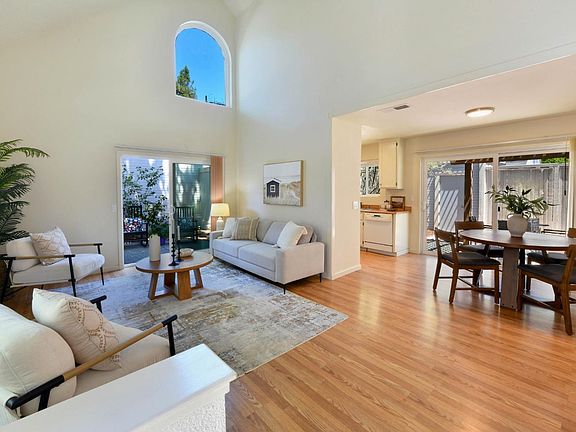 2nd image of 2737 Lakeview Drive