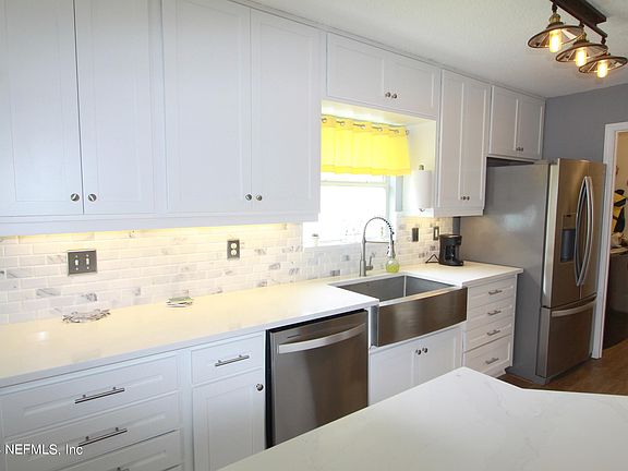 3rd image of 184 N LAKE CUNNINGHAM Avenue