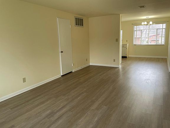 3rd image of 4208 Far Hills Ave #3