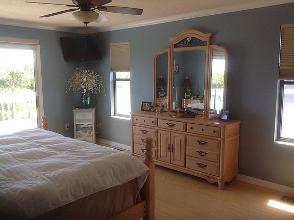 2nd image of 136 Sherwood Ave