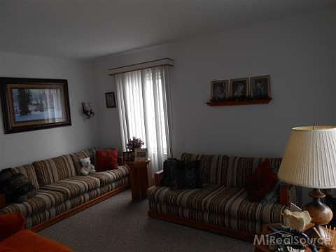 5th image of 1450 E Maxlow Ave