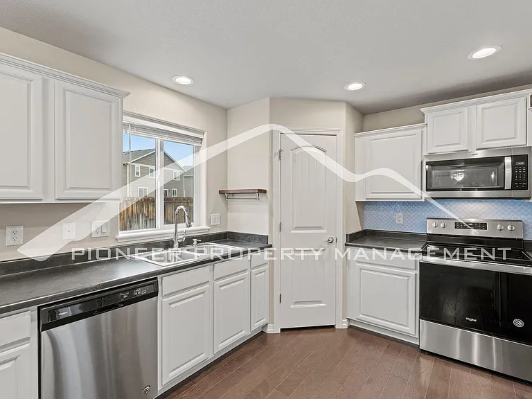 10938 Clarion Dr — Photo 9