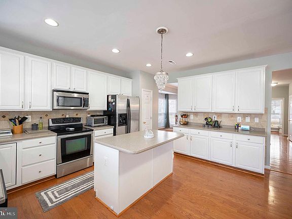 2nd image of 424 Prospect Hill Blvd