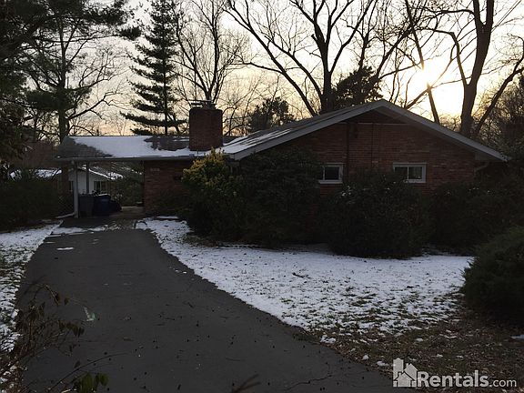 2nd image of 5836 Doris Pl