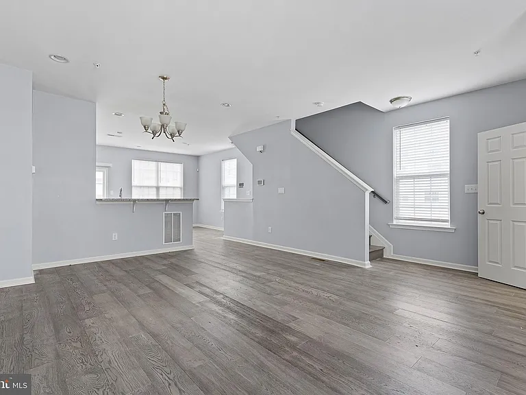 624 McComb Pl — Photo 7