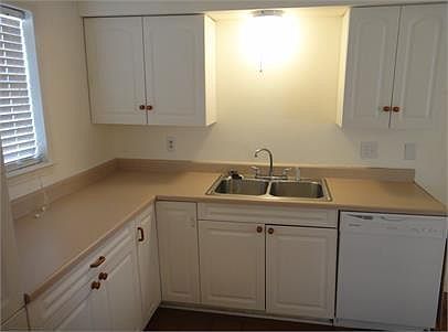 4th image of 2913 Dale Dr
