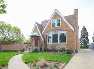 7505 W Keeney St, Niles, IL 60714