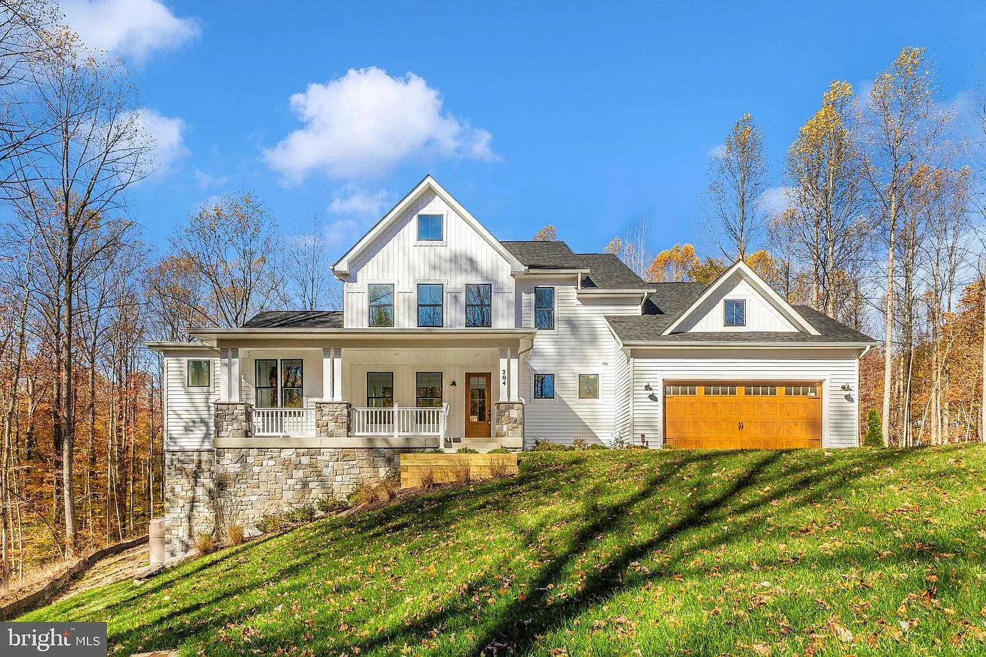 5 bed, 4.5 bath, 3979 sqft, $4,900 — Photo 1