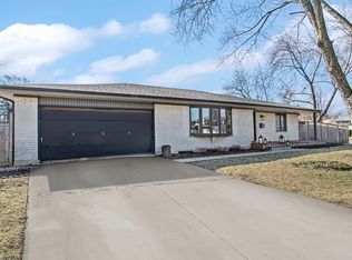 349 Eaker Pl, Des Plaines, IL 60016