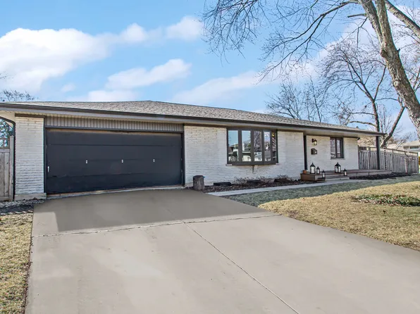 349 Eaker Pl, Des Plaines, IL 60016