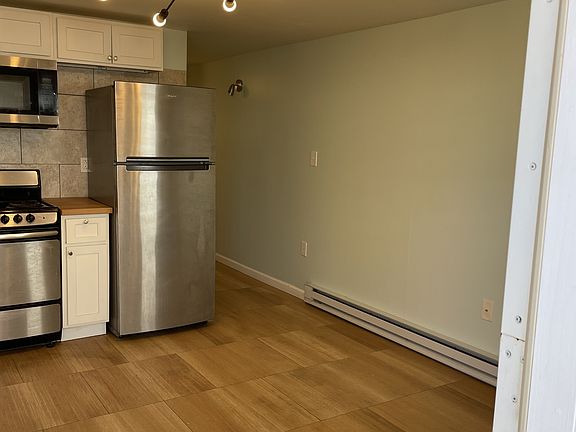 3rd image of 613 Shropshire Ave #11275332