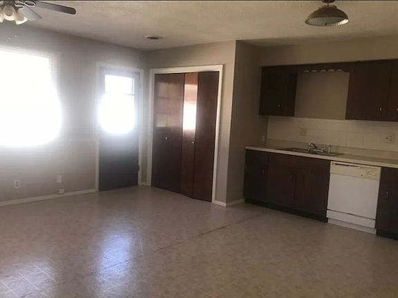 2nd image of 3000-3014 W Cypress Dr #3010