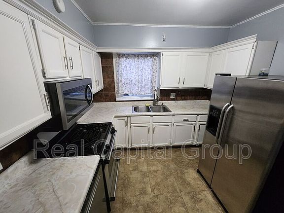 2nd image of 806 Park Ave Suite 1