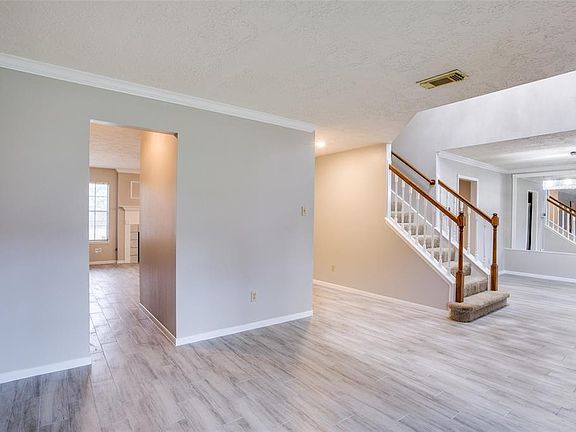 5th image of 15515 Constitution Ln