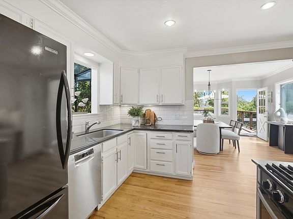 3rd image of 3723 Alameda De Las Pulgas